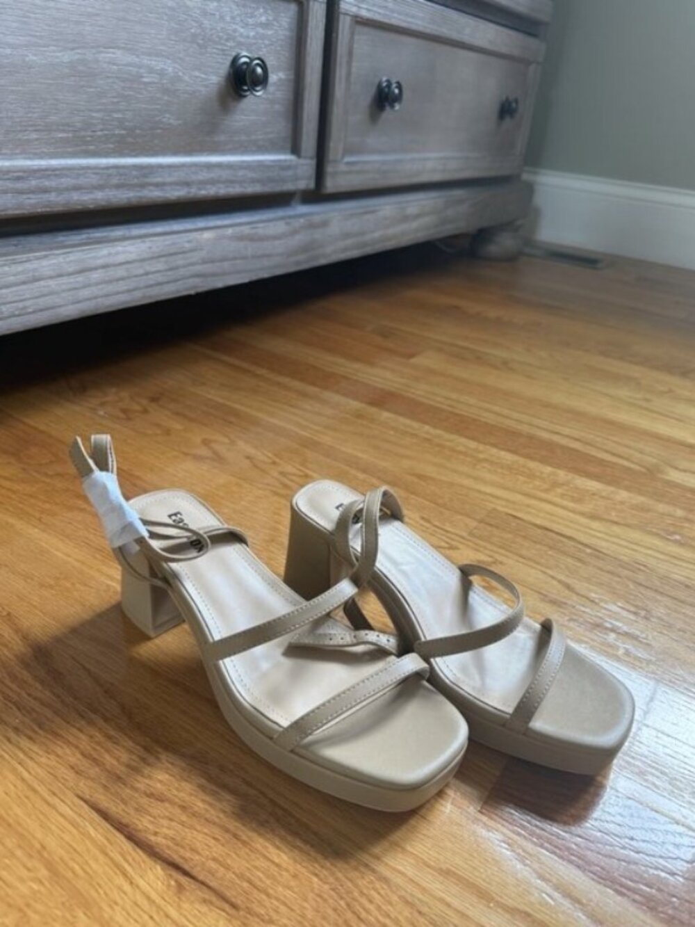[Brand New] - Tan Heels, Size 7